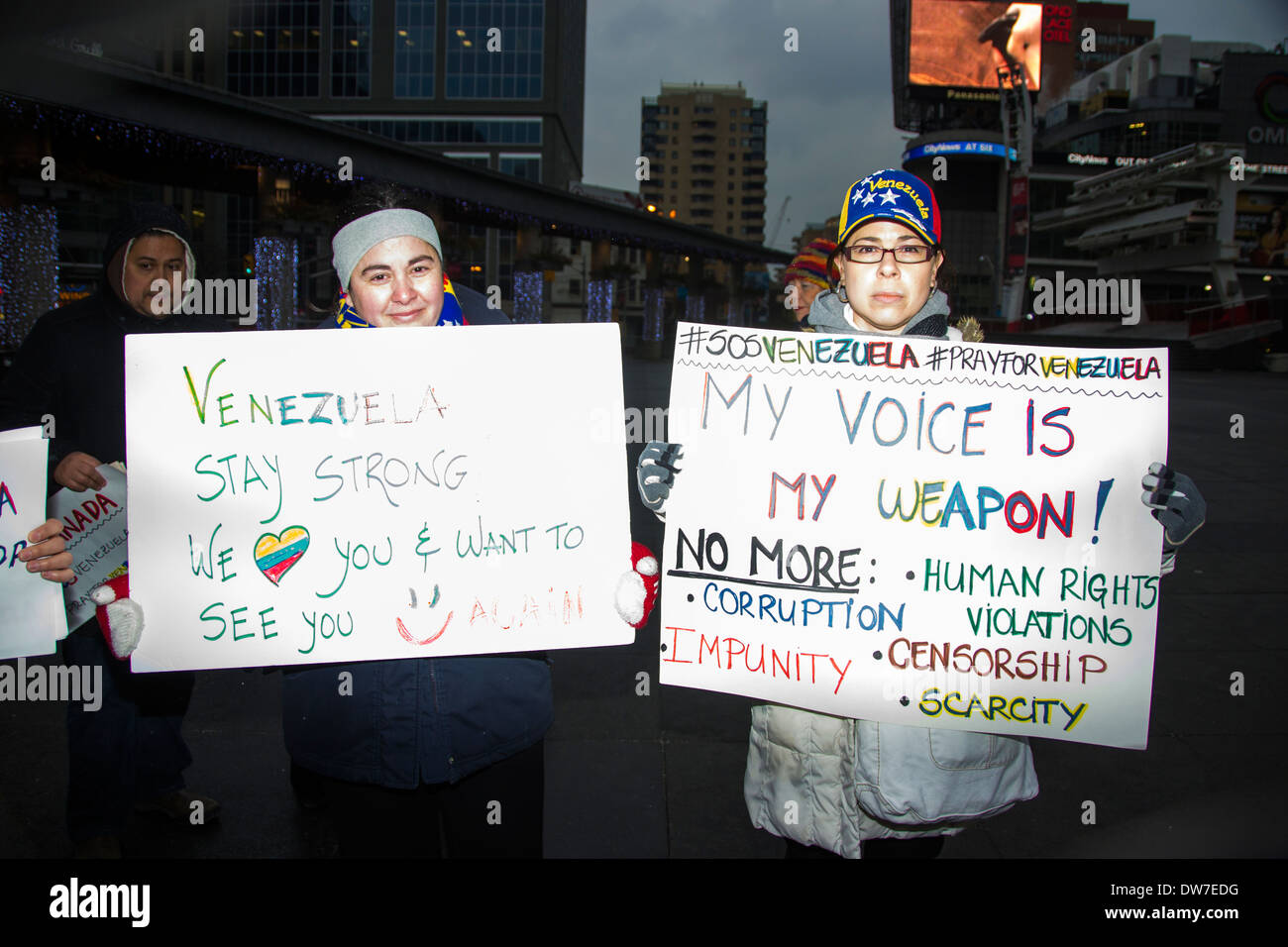 La communauté vénézuélienne Toronto priant pour le Venezuela Banque D'Images