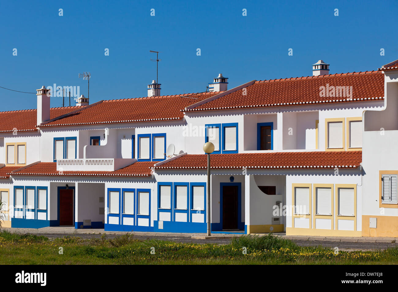 Méconnaissable Maison d'habitation à Algarve, Portugal. Ciel bleu en arrière-plan Banque D'Images