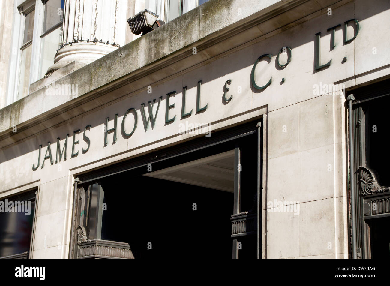 Entrée de Howells Department Store Partie de la Groupe Harrods, St Mary Strret, Cardiff, Pays de Galles. Banque D'Images