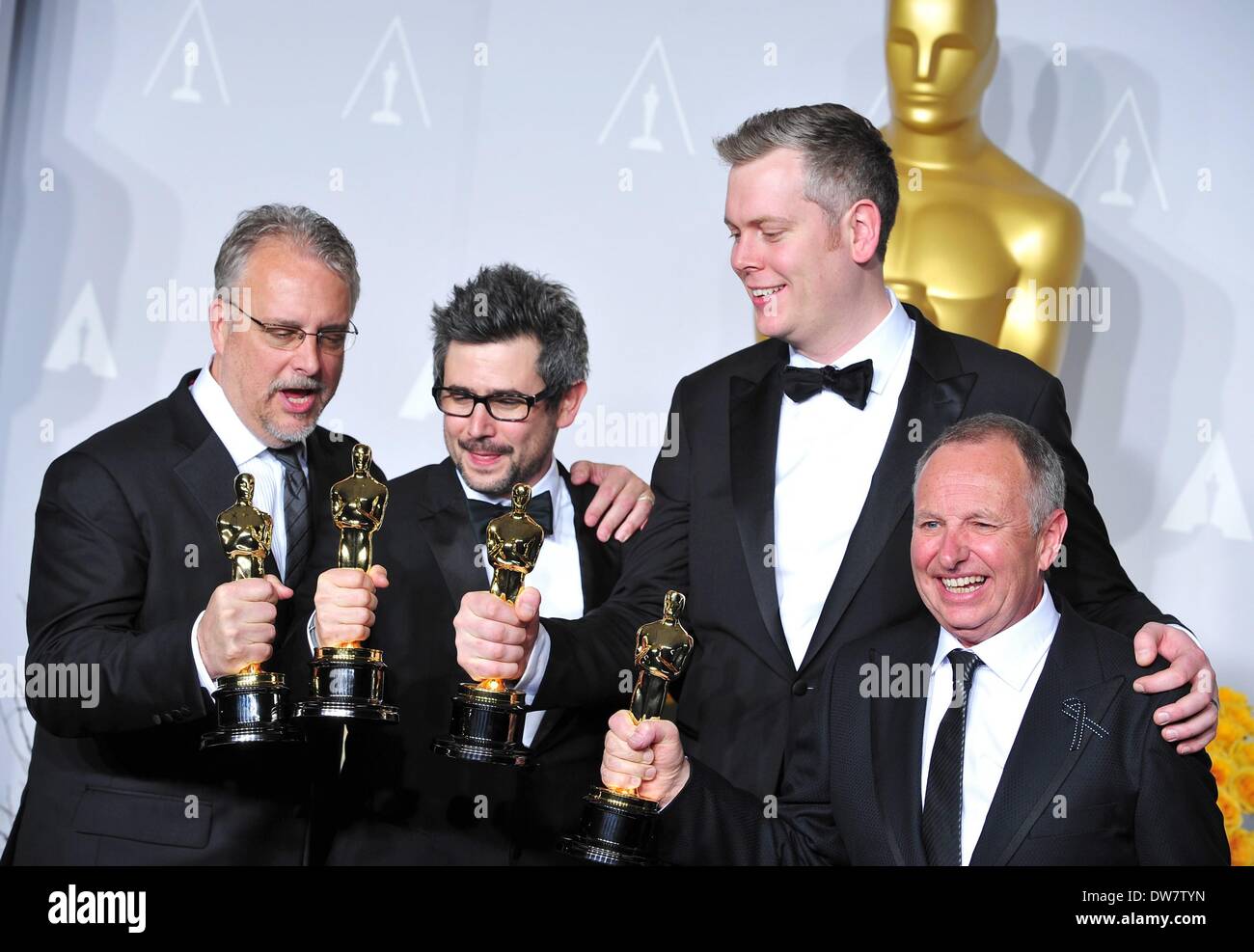 Los Angeles, CA. 2e Mar, 2014. Ingénieurs du son, Christopher Benstead, Niv Adiri, Skip Lievsay, Chris Munro, Meilleure Œuvre dans le mixage sonore dans la salle de presse pour la 86e Academy Awards annuels - Salle de presse - Oscars 2014, le Kodak Theater à Hollywood et Highland Center, Los Angeles, CA 2 mars 2014. Credit : Gregorio Binuya/Everett Collection/Alamy Live News Banque D'Images