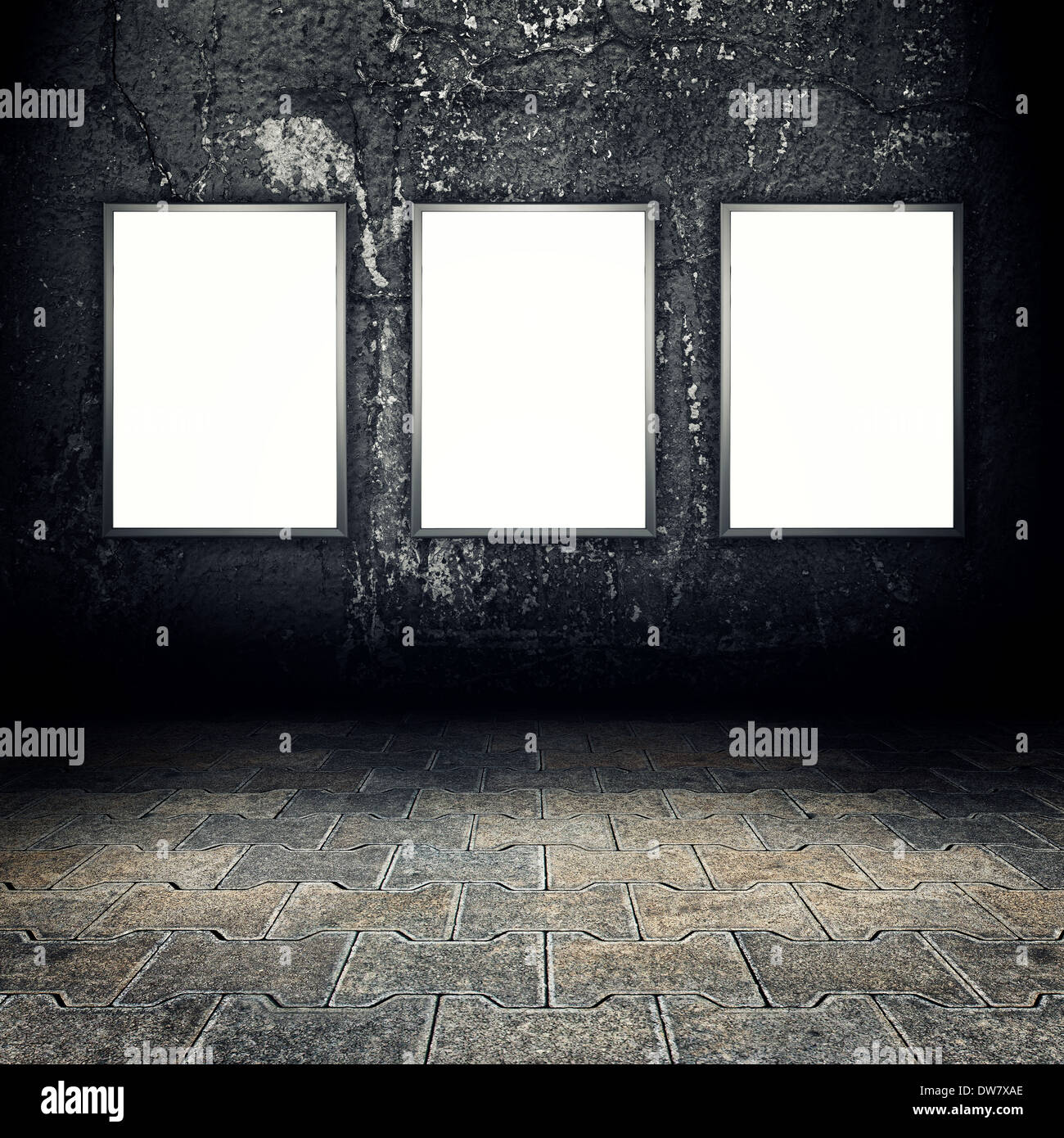 Affiches vierges dans la rue pour une campagne de publicité. Scène urbaine, concept marketing. Banque D'Images