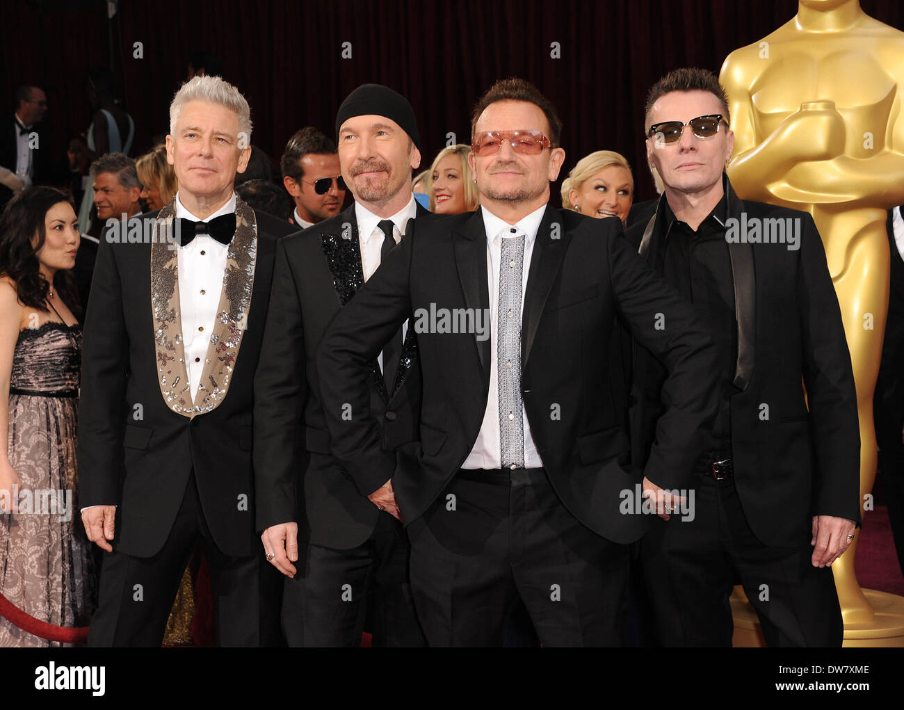 Hollywood, Californie, USA. 2e Mar, 2014. (L à R) Musiciens ADAM CLAYTON, LE EDGE et Bono de 'U2', ET LARRY MULLEN JR. assister à la cérémonie des Oscars arrivent à la 86e Academy Awards tenue au Kodak Theater. Credit : Lisa O'Connor/ZUMA/ZUMAPRESS.com/Alamy fil Live News Banque D'Images