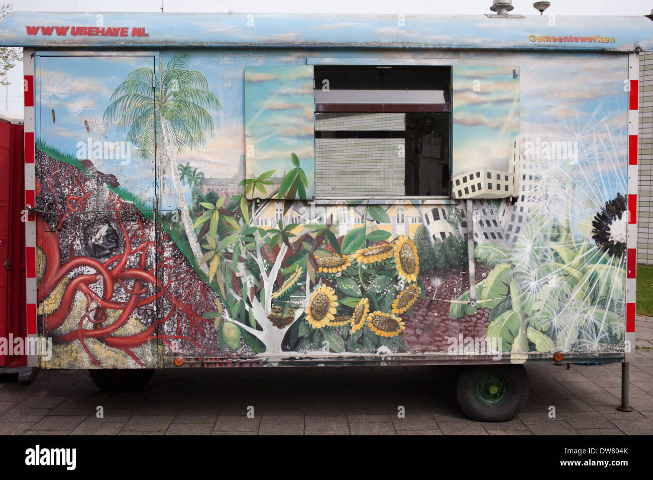 Thème Nature graffiti sur une remorque à Rotterdam, Hollande, Pays-Bas. Banque D'Images