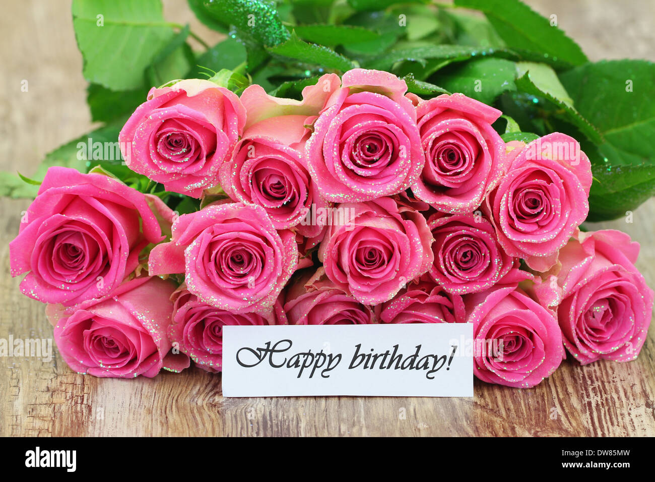 Joyeux Anniversaire Carte Avec Bouquet De Roses Roses Photo Stock Alamy