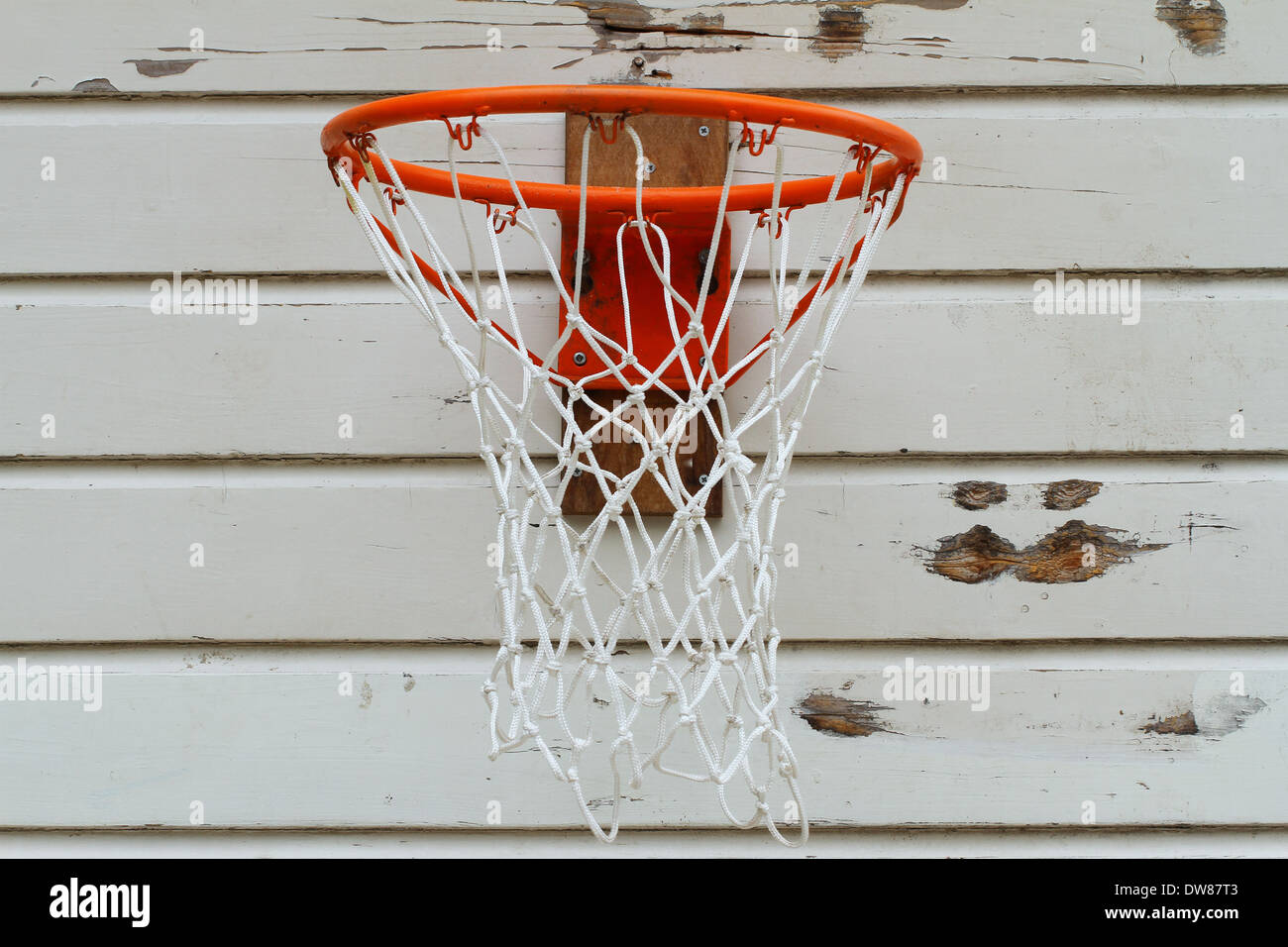 Anneau de basket-ball sur de vieux bois blanc Banque D'Images