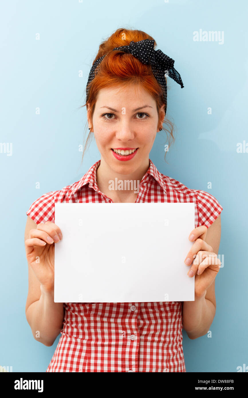 Pin-up girl holding blank card with copy space Banque D'Images