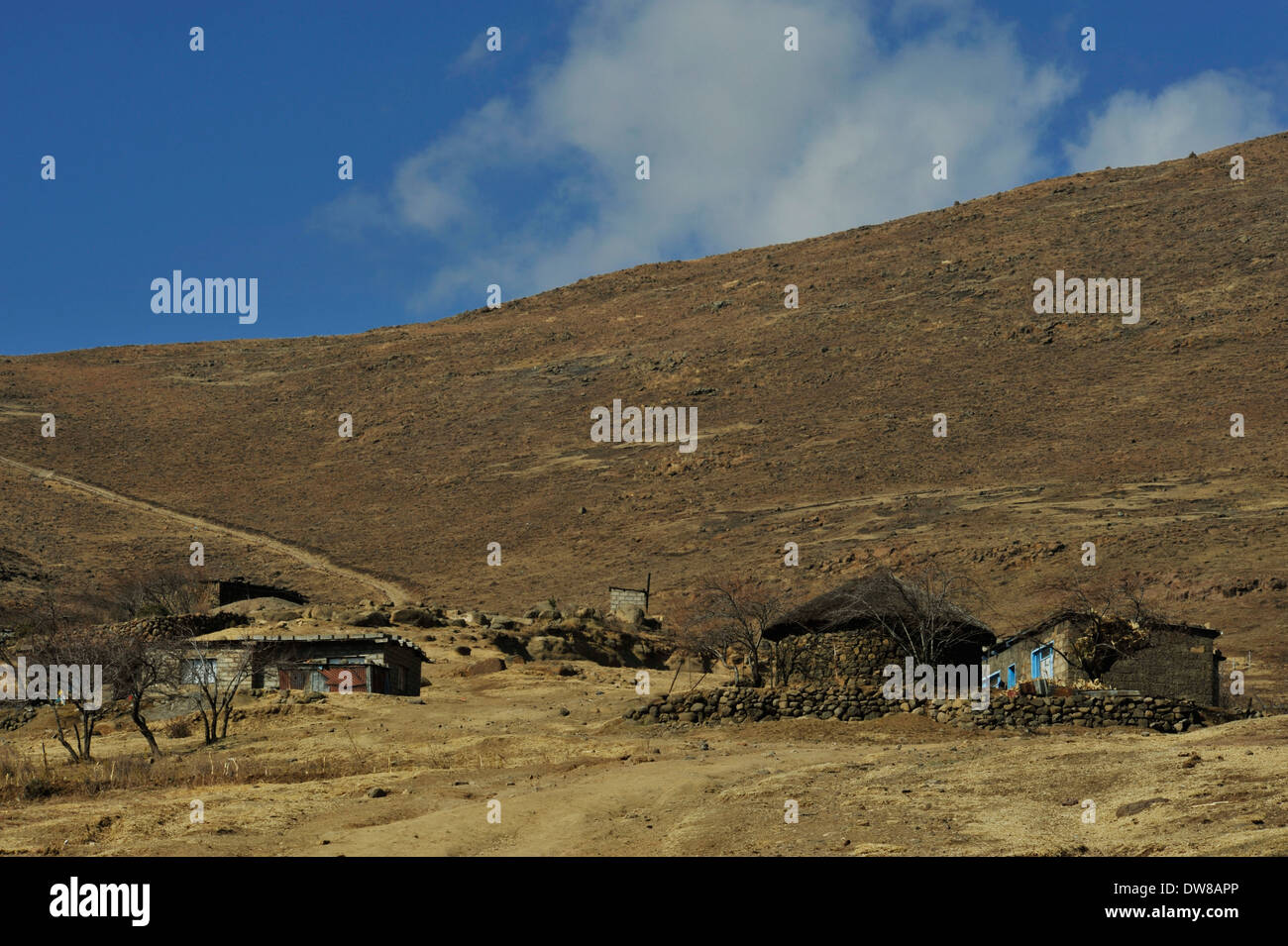 Thaba Tseka Katse, district, Lesotho, maisons en pierre du peuple basotho en campagne, paysage, bâtiments, l'hiver Banque D'Images