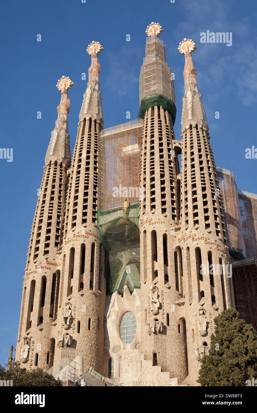 La basilique et l'Église expiatoire de la Sainte Famille (Sagrada Familia) à Barcelone. Banque D'Images