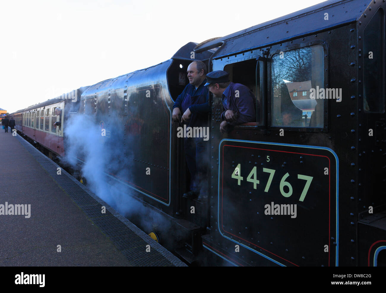 LMS 'Black 5' non 44767 George Stephenson sur le point de partir de Sheringham gare de North Norfolk. Banque D'Images