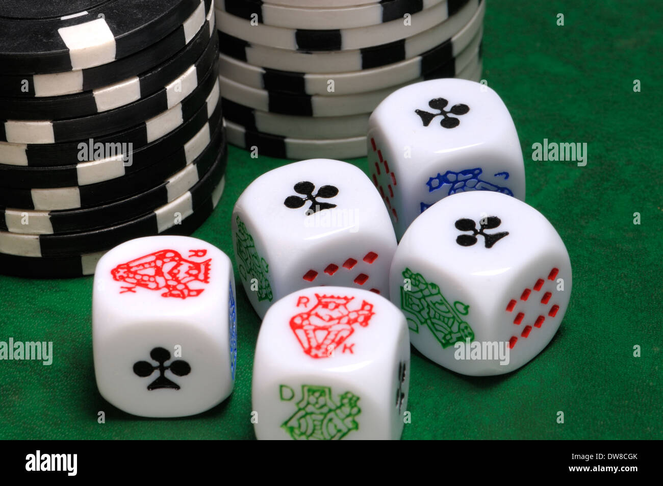 Jetons de poker dice et Paris Banque D'Images