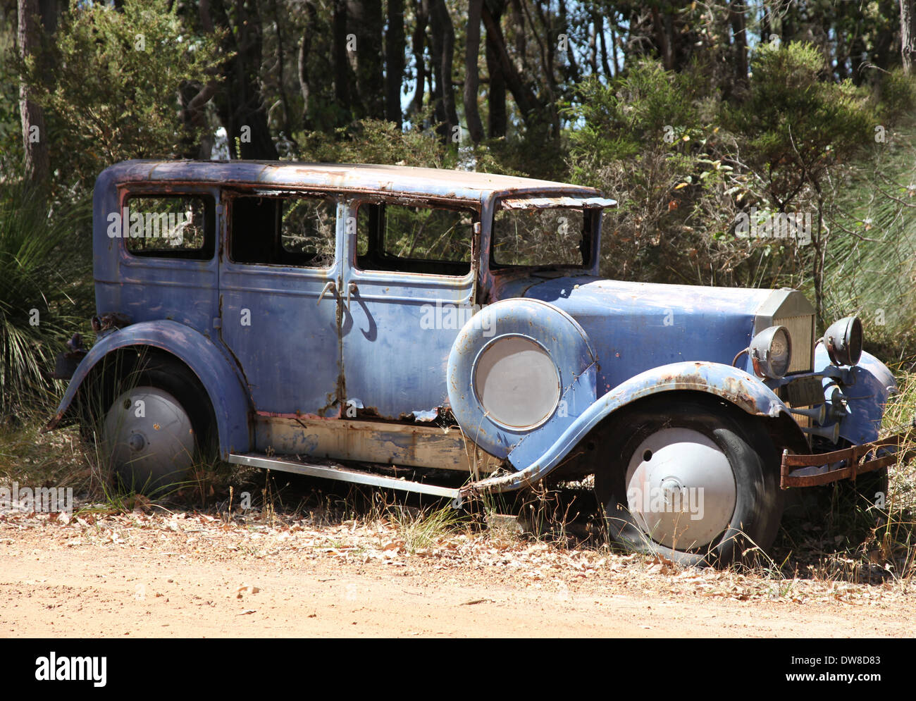 Vintage Car rotting Banque D'Images