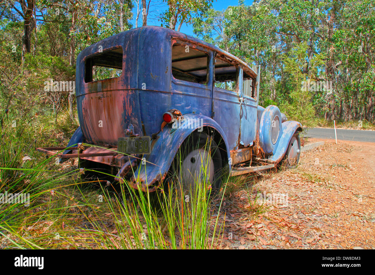 Vintage Car rotting Banque D'Images