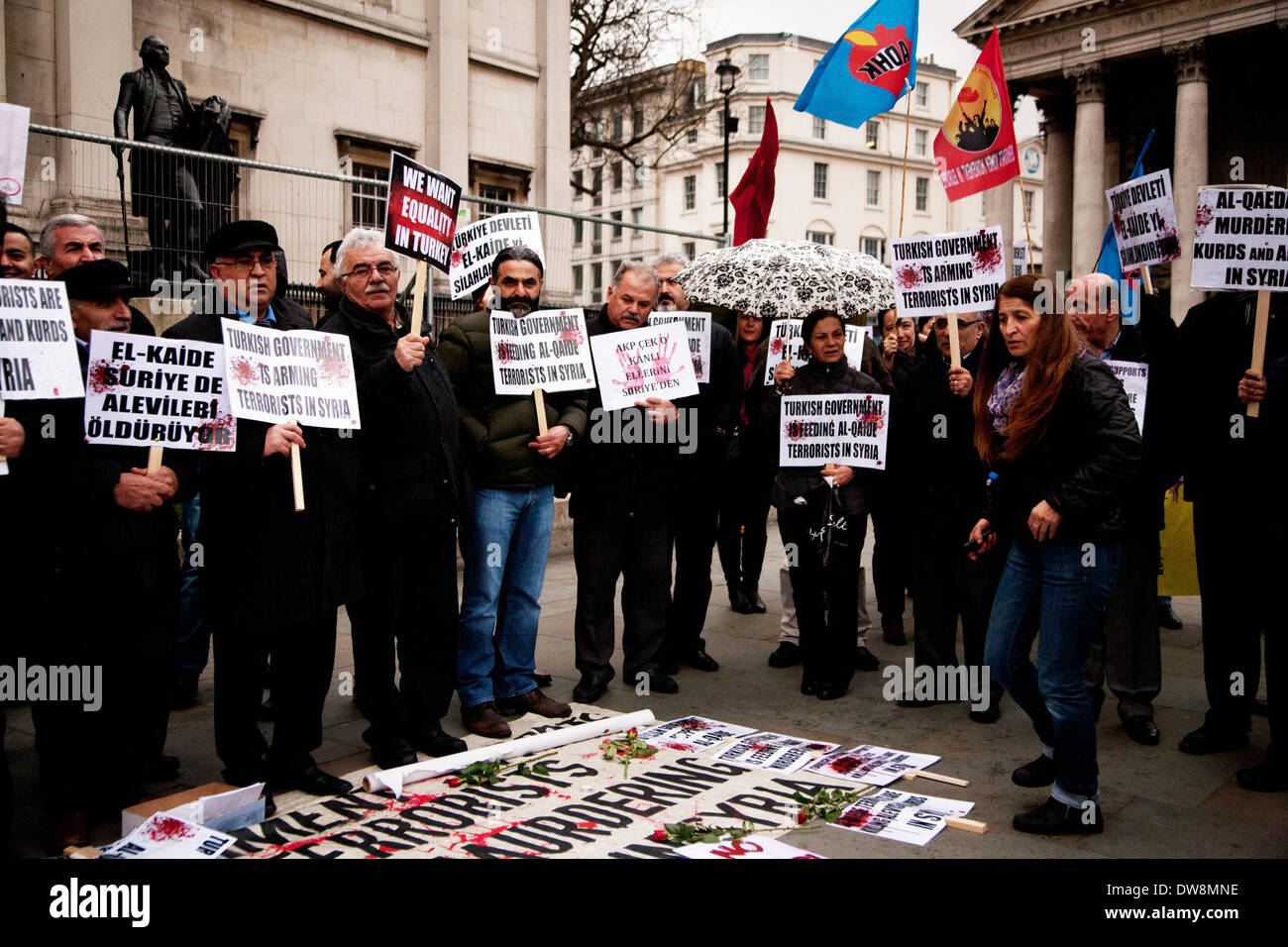 Londres, Royaume-Uni. 2 mars, 2014. Les manifestants se rassemblent à Trafalgar Square pour manifester contre le gouvernement turc qu'ils disent, c'est soutenir "al-Qaïda assassins'. Tovy Adina : Crédit/Alamy Live News Banque D'Images