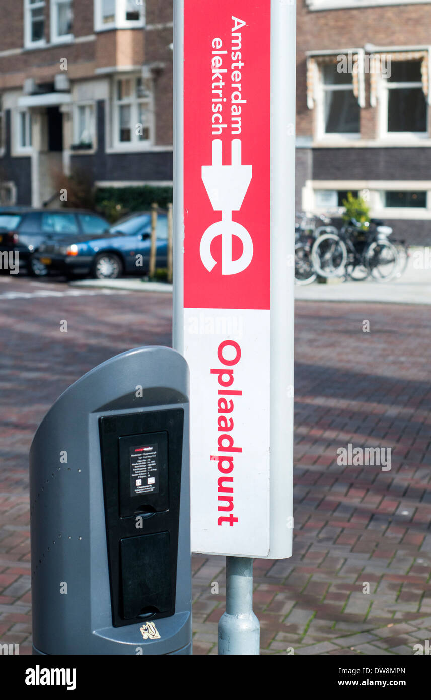 Station de rechargement pour voiture électrique situé à Amsterdam, Pays-Bas Banque D'Images