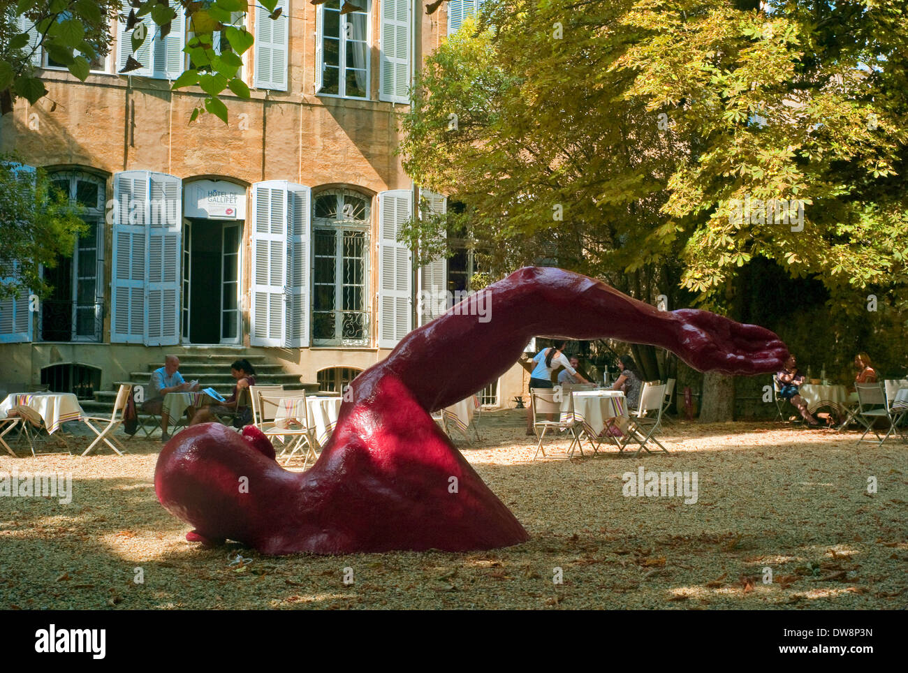 Homme natation jardin café moderne sculpture, Aix en Provence Banque D'Images