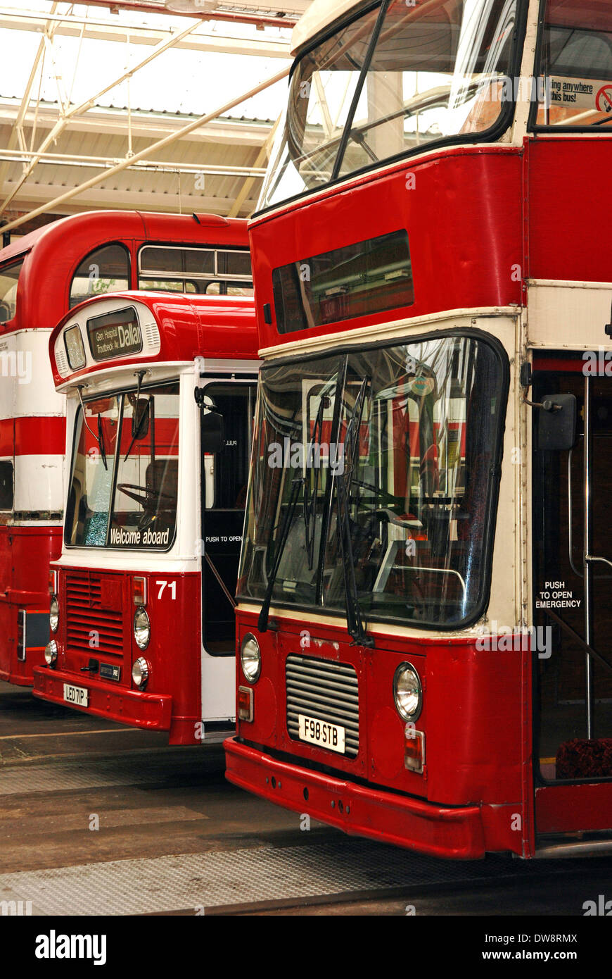 Les vieux bus dans le transport à St.Helens, Lancashire, UK Banque D'Images