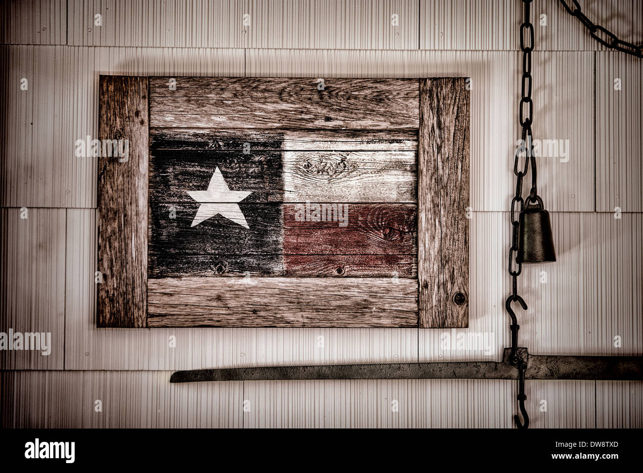 Texas Drapeau en bois patiné accroché au mur Banque D'Images