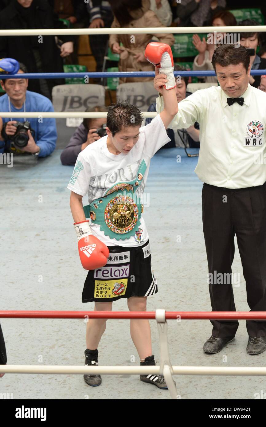 Tokyo, Japon. 3e Mar, 2014. Momo Koseki (JPN) Boxing : Momo Koseki du Japon célèbre sa bvictory atomweight au cours de la WBC la boxe féminine title bout à Tokyo, au Japon . Credit : Hiroaki Yamaguchi/AFLO/Alamy Live News Banque D'Images