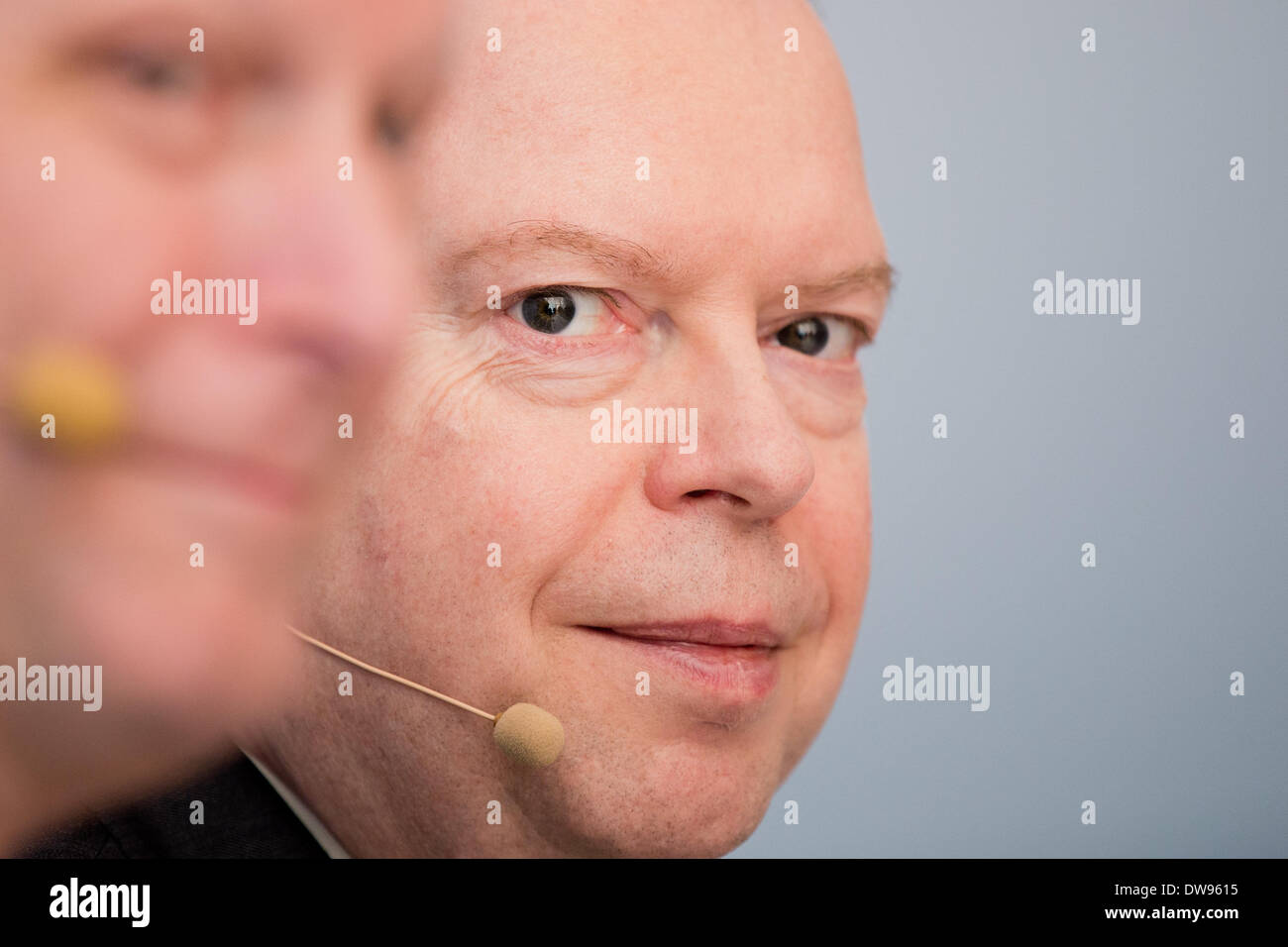 Essen, Allemagne, Allemagne. 08Th Mar, 2014. Chef de la compagnie d'électricité allemande RWE AG, Peter Terium, tient une conférence de presse sur les résultats annuels d'Essen, Allemagne, Allemagne, 04 mars 2014. Une baisse de la production d'électricité conventionnelle a pour la première fois depuis plus de 60 ans créé de lourdes pertes pour le deuxième plus grand fournisseur d'énergie RWE. Photo : ROLF VENNENBERND/DPA/Alamy Live News Banque D'Images