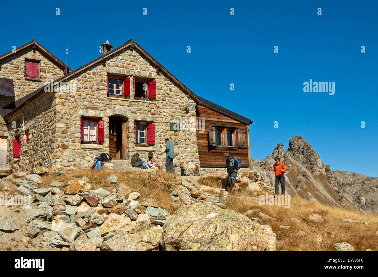 Refuge des Aiguilles Rouges, La Cabane des Aiguilles Rouges, près de Arolla,  Canton du Valais, Suisse Photo Stock - Alamy