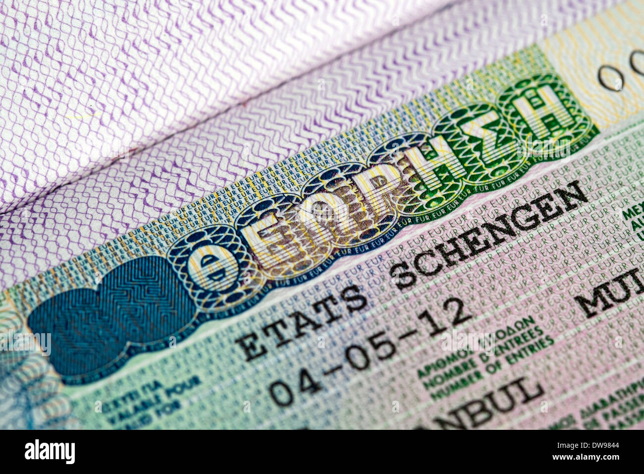 Vue rapprochée de la Grèce sur un passeport visa Schengen Photo Stock -  Alamy