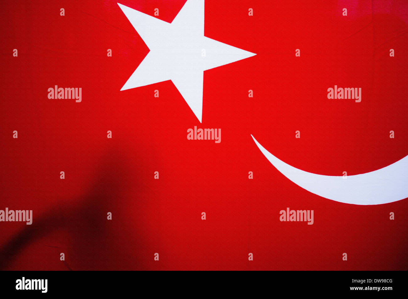 Drapeau turc avec les droits de l'arrière-plan de l'ombre Banque D'Images