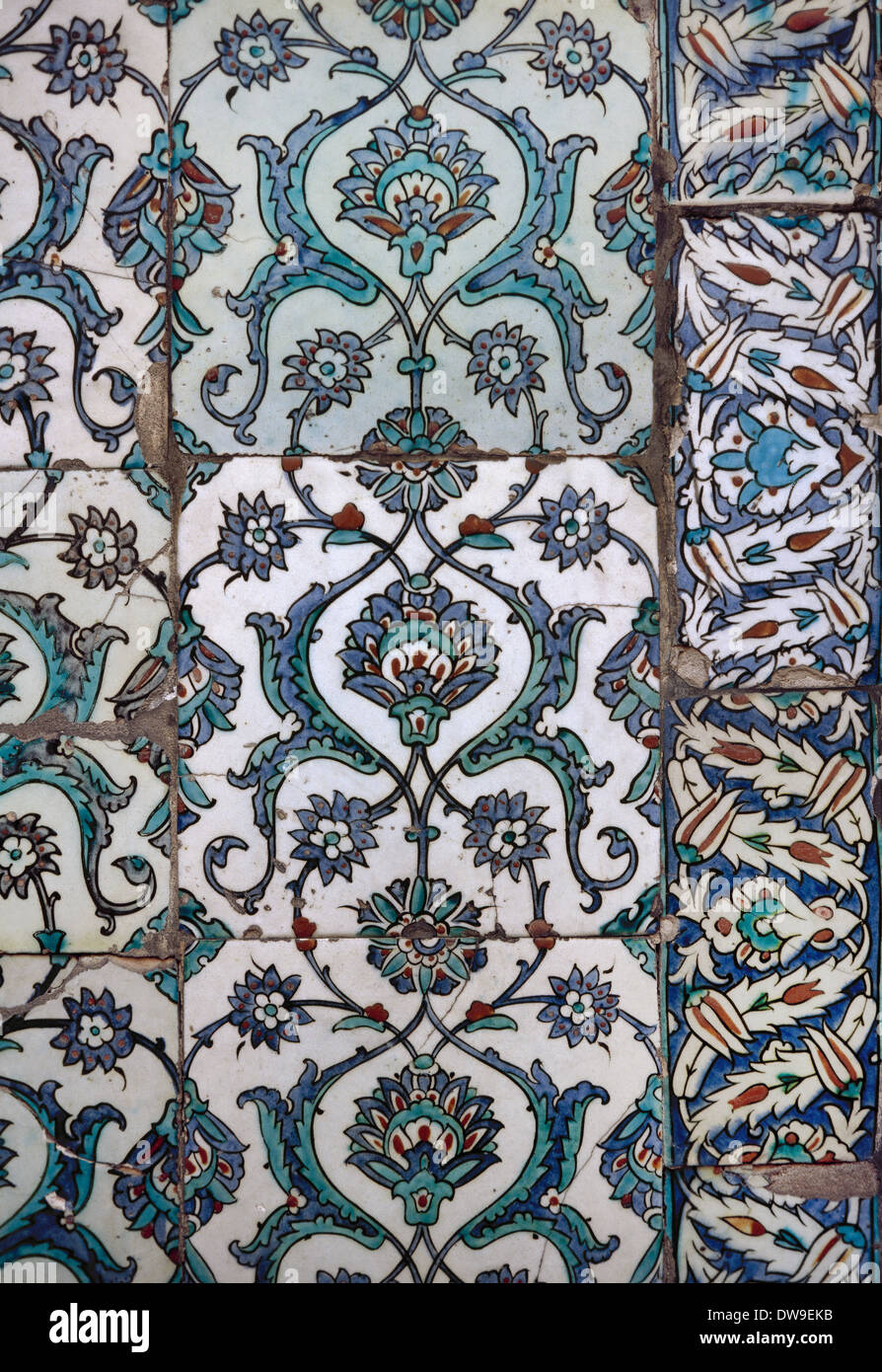 La Turquie. Istanbul. Le Palais de Topkapi. Détail de poterie émaillée qui décore les murs, faite par les potiers d'Iznik. Banque D'Images