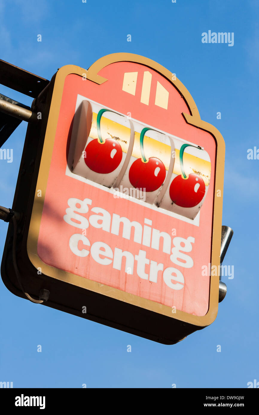 Arcade jeu signe au-dessus d'un centre de jeux vidéo. Banque D'Images