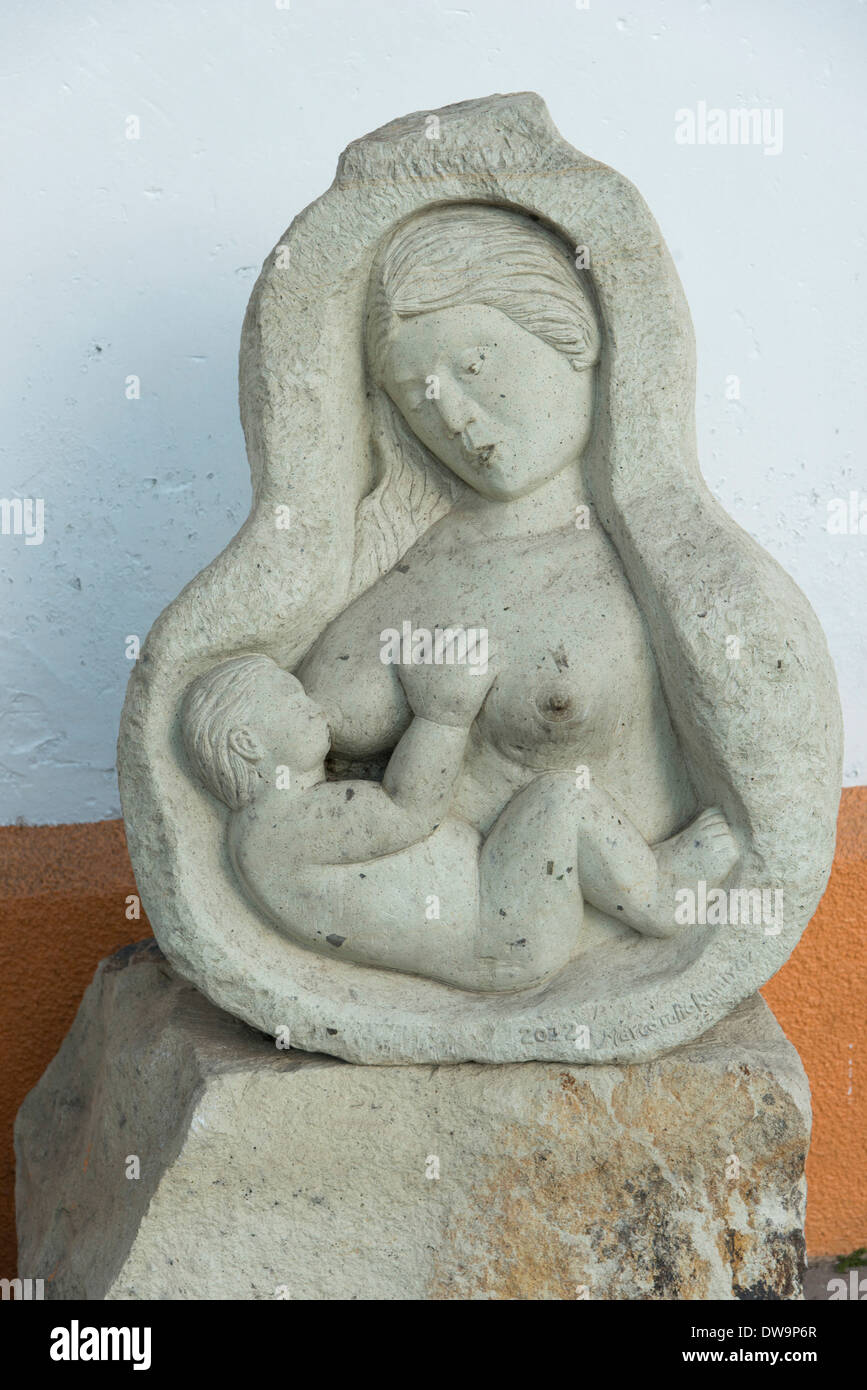 Statue d'une mère qui allaite son bébé à Copan Ruinas de Copan Honduras Banque D'Images