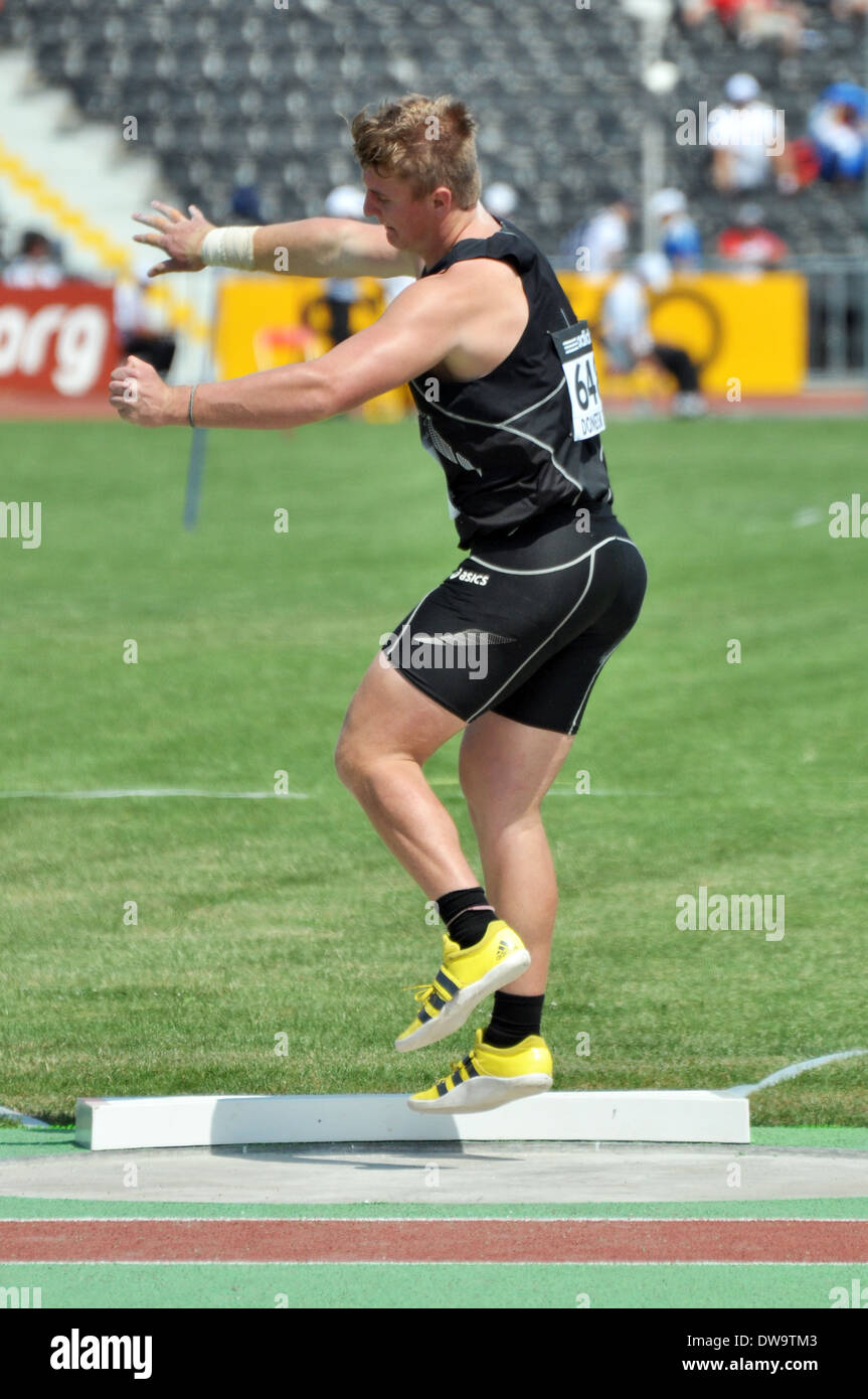 Matthew Bloxham de Nouvelle-zélande effectue le lancer du poids au cours de la 2013 Championnat du monde junior de l'IAAF Banque D'Images