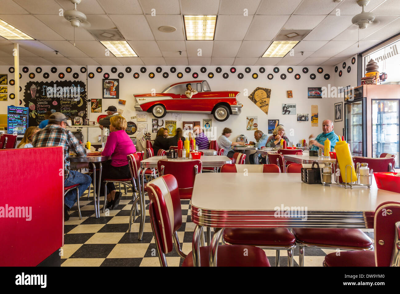 Intérieur de la salle à manger, une Doo Wop 50s restaurant à thème dans la région de Fernandina Beach, Floride Banque D'Images