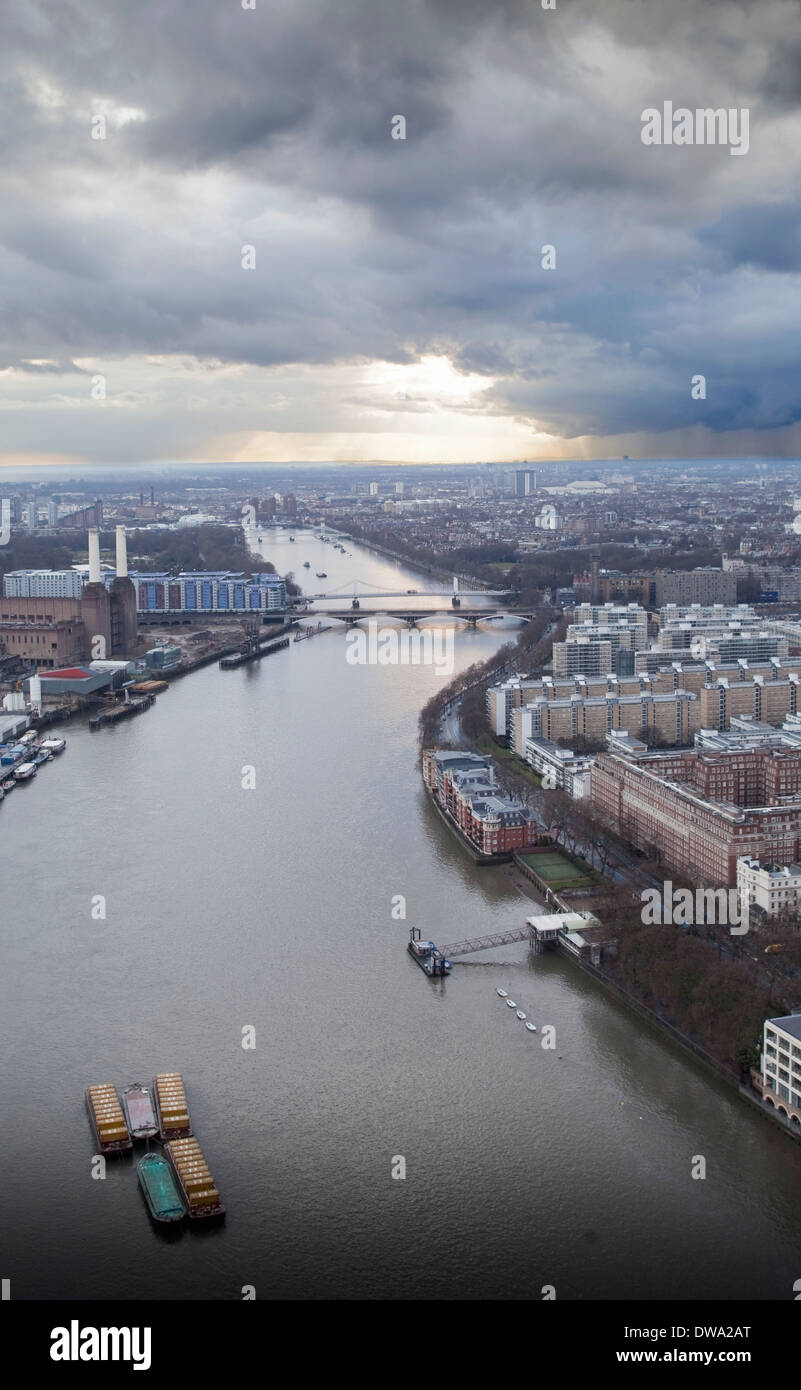 Vue aérienne de la Thames et Battersea Power Station de Londres, UK Banque D'Images