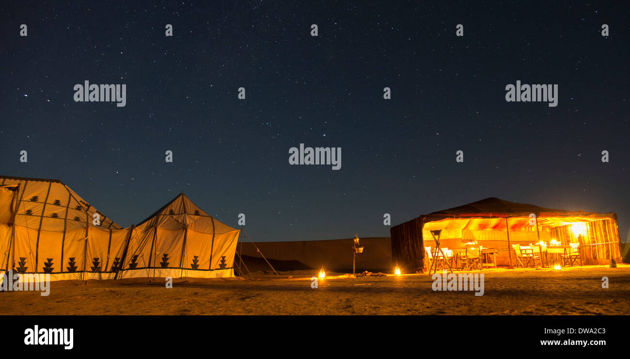 Tentes de l'Erg Chigaga Desert Camp de luxe dans désert du Sahara, Maroc, Souss-Massa-Draa Banque D'Images