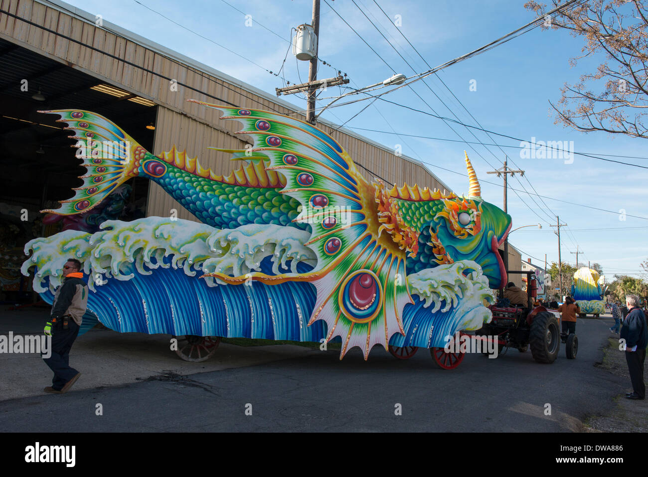 La Nouvelle Orléans, Louisiane, 3 mars 2014. Deuxième plus ancienne de la Coterie Mardi Gras, Proteus, prépare pour le coup d'envoi pour le lundi sur le thème le défilé des éléments anciens de l'Alchimie.' Credit : JT Blatty/Alamy Live News Banque D'Images