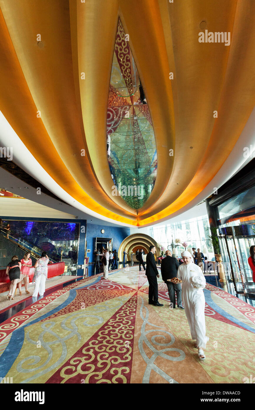 Burj al Arab Hotel Dubai - ornate 7 étoiles luxueux intérieur dans le hall d'accueil, DUBAÏ, ÉMIRATS ARABES UNIS, Émirats arabes unis, Moyen Orient Banque D'Images