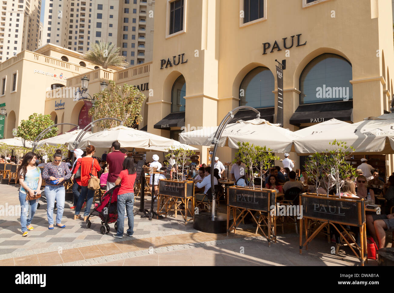 Paul restaurant extérieur, la promenade, la plage de Jumeirah Residences, JBR, DUBAÏ, ÉMIRATS ARABES UNIS, Émirats arabes unis Moyen-orient Banque D'Images