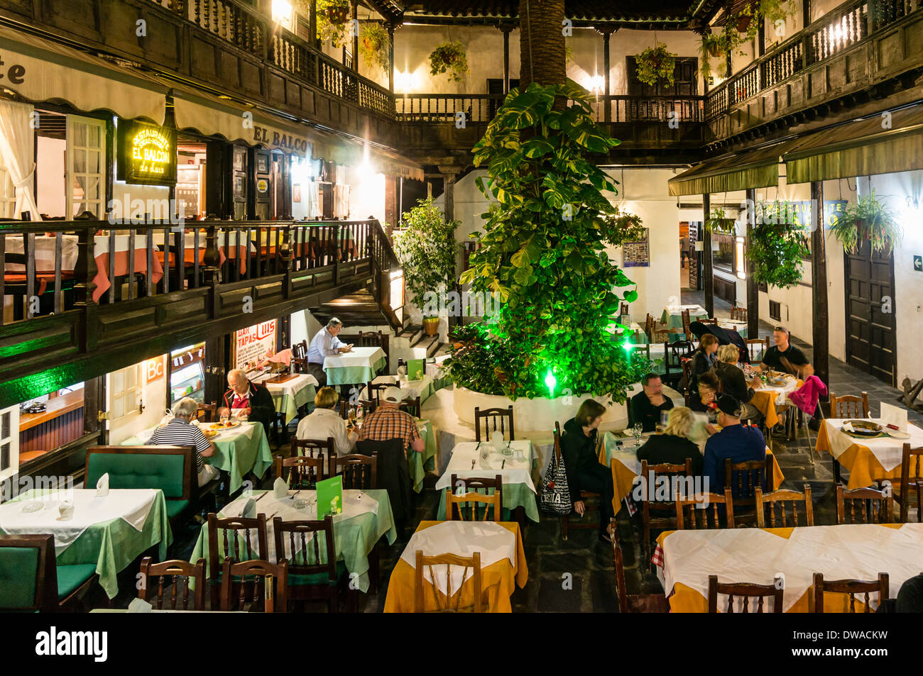 Restaurants dans la région de Patio, El Rincon à Plaza del Charco, bâtiment historique de 17. Siècle, Puerto de la Cruz, Tenerife Banque D'Images