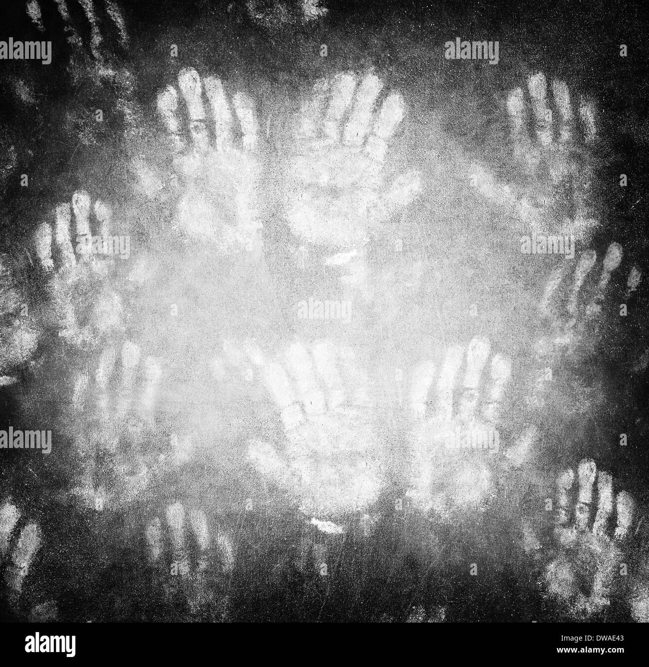 L'empreinte de la main de l'homme, noir, conceptual image de fond de l'horreur de la guerre et de la pauvreté, ont besoin d'aide et de protection concept Banque D'Images
