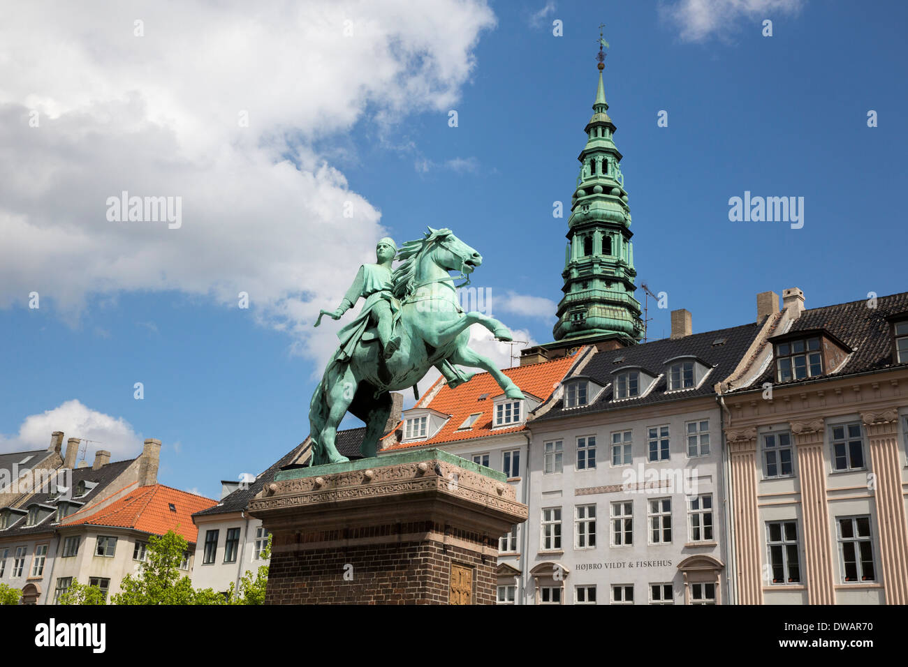 Statue équestre de l'établissement Absalon Hojbro Plads dans permanent à Copenhague Banque D'Images