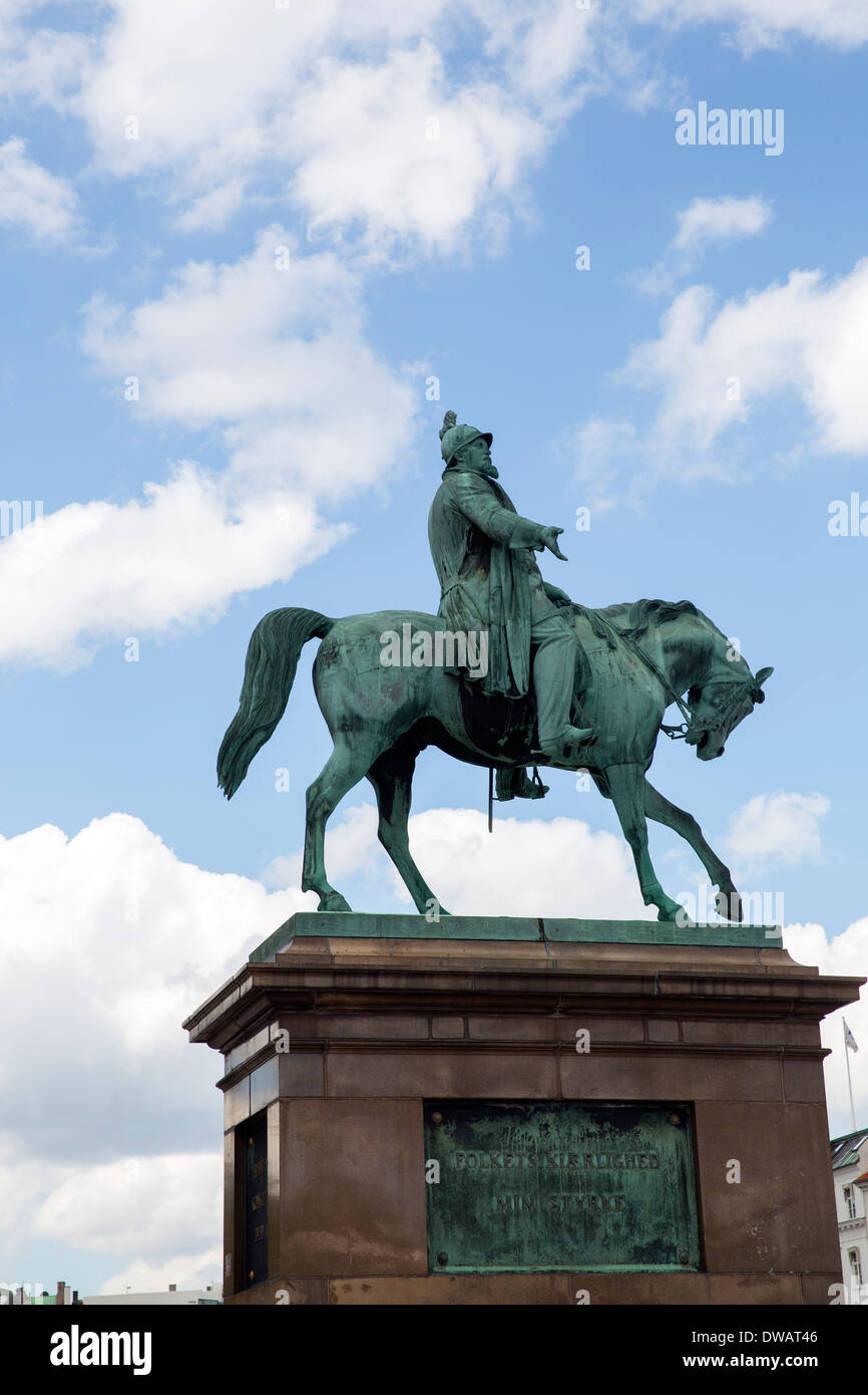 Statue équestre du roi Christian IX debout dans Slotsplads Amalienborg à Copenhague Banque D'Images