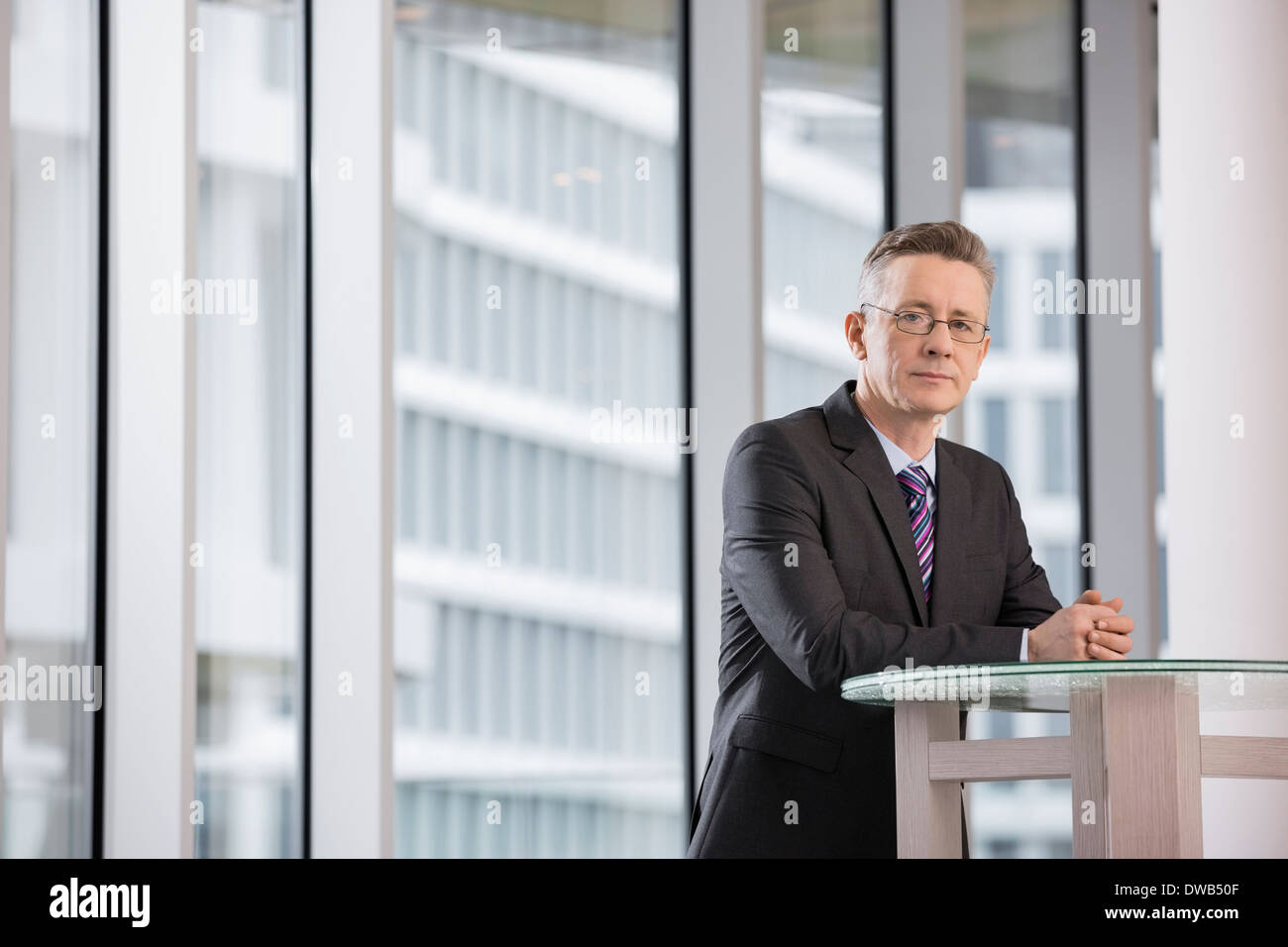 Portrait of businessman standing in office Banque D'Images