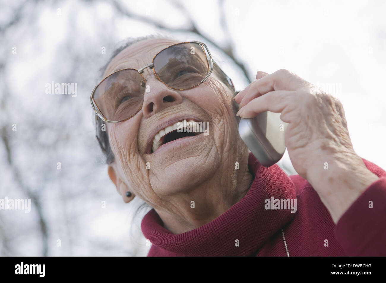 Portrait of senior woman on the phone Banque D'Images