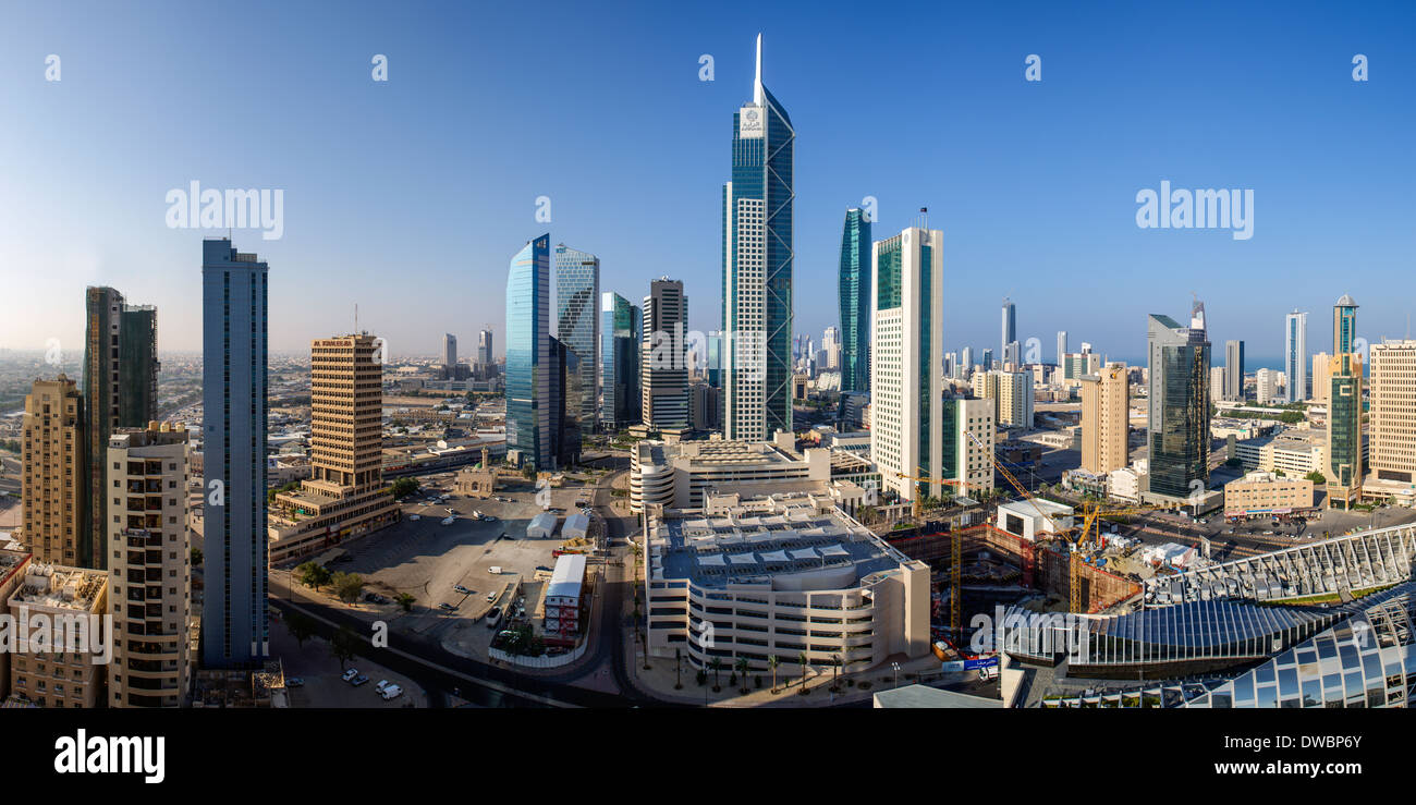 Le Koweït, ville moderne et central Business district, elevated view Banque D'Images