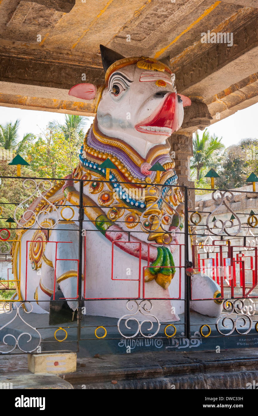 L'Inde , Tamil Nadu , Sri Ekambaranathar Temple Ekambareswarar Kanchipuram temples hindou Shiva 6 6e siècle grande figure cow Banque D'Images