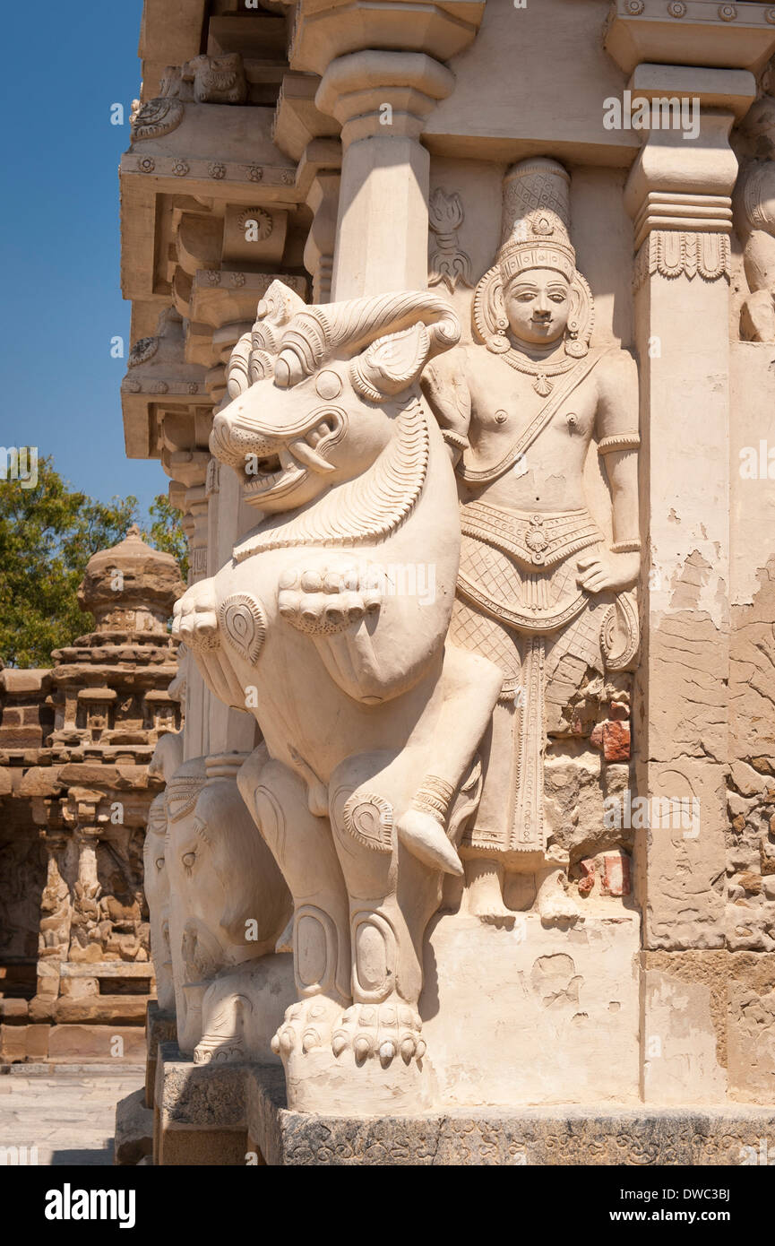 Le sud de l'Inde , Tamil Nadu , , Kanchipuram 6 6e siècle Sri Kanchi Kailasanthar Hindu Temple de Shiva shikara tour bas-relief Banque D'Images