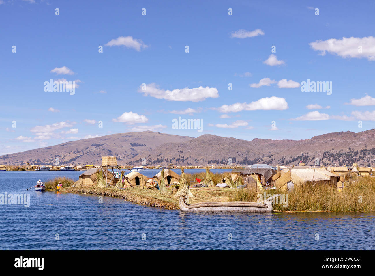L'Île flottante Uro, Lac Titicaca, Puno, Pérou, Amérique du Sud Banque D'Images