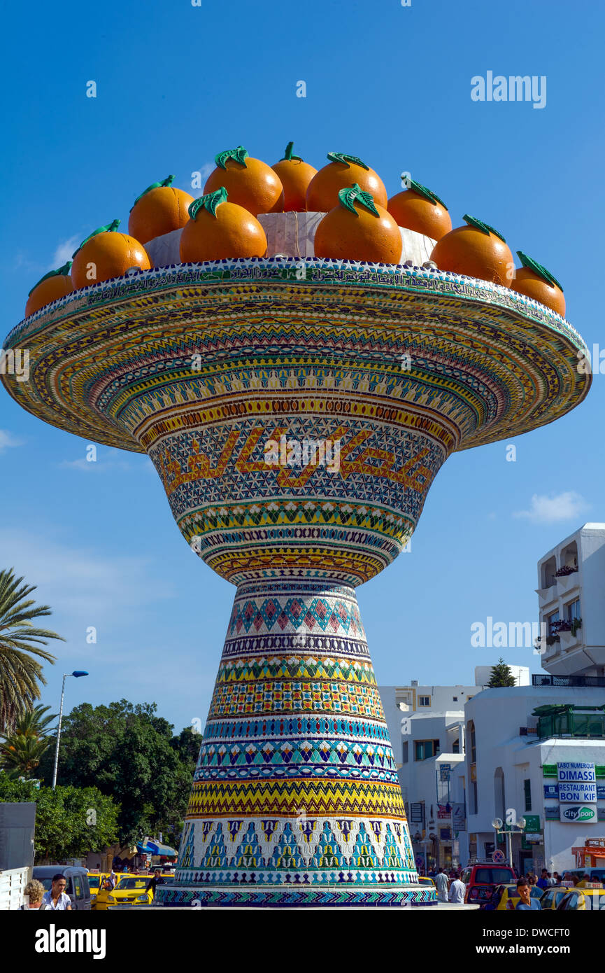 L'Afrique du Nord, Tunisie, le Cap Bon, Nabeul. Céramique rond-point de Nabeul. Banque D'Images L'Afrique du Nord, Tunisie, le Cap Bon, Nabeul. Céramique rond-point de Nabeul. Banque D'Images