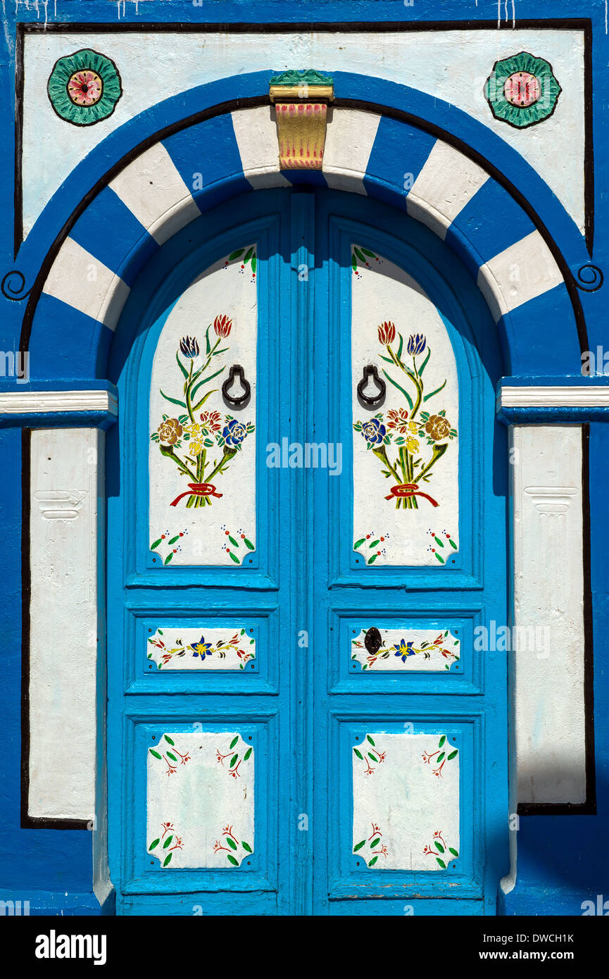 L'Afrique du Nord. La Tunisie, Cap Bon, Nabeul. Porte traditionnelle typique. Banque D'Images