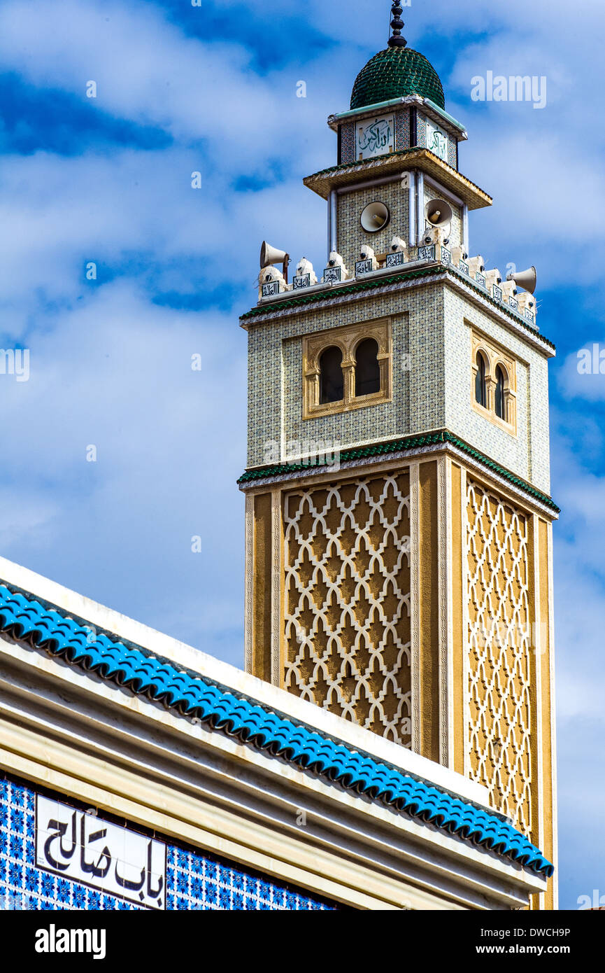 L'Afrique du Nord. La Tunisie, le Cap Bon, Nabeul. Minaret de mosquée. Banque D'Images