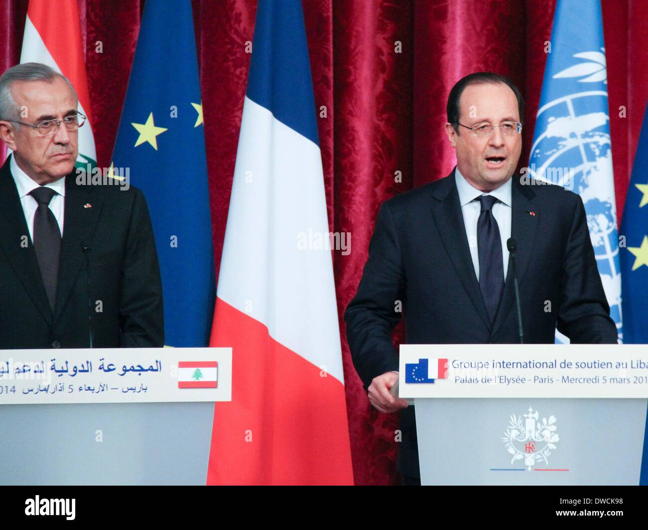 Paris, France. 5Th Mar, 2014. Le Président français François Hollande (R) parle comme le président libanais Michel Sleimane à l'écoute lors d'une conférence de presse commune à Paris, France, 5 mars 2014. Dans le cadre des efforts internationaux pour améliorer la performance économique et militaire pour faire face aux risques de guerre civile en Syrie dans la porte, le Président français François Hollande chefs mercredi un rassemblement pofile pour sceller porte pour aider à stabiliser le pays arabe. Credit : Zheng Bin/Xinhua/Alamy Live News Banque D'Images